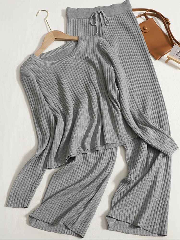 Женский трикотажный костюм из двух предметов, повседневный Свободный теплый топ с круглым вырезом и длинные брюки с высокой талией, Осень-зима 
Женский трикотажный костюм из двух предметов, повседневный Свободный теплый топ с круглым вырезом и длинные брюки с высокой талией, Осень-зима