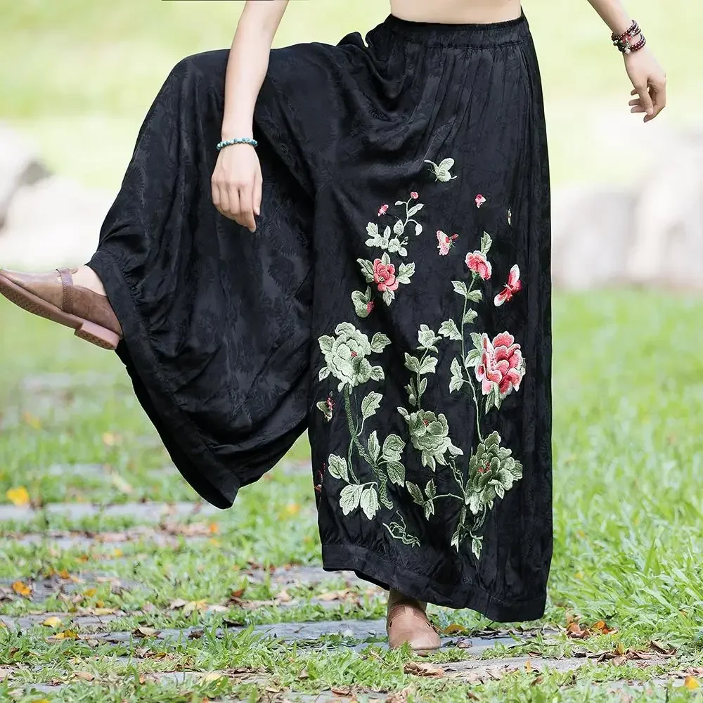 2023 chinese vintage satin jacquard bloomers trousers women national flower embroidery harajuku harem pants casual baggy pants
2023 chinese vintage satin jacquard bloomers trousers women national flower embroidery harajuku harem pants casual baggy pants