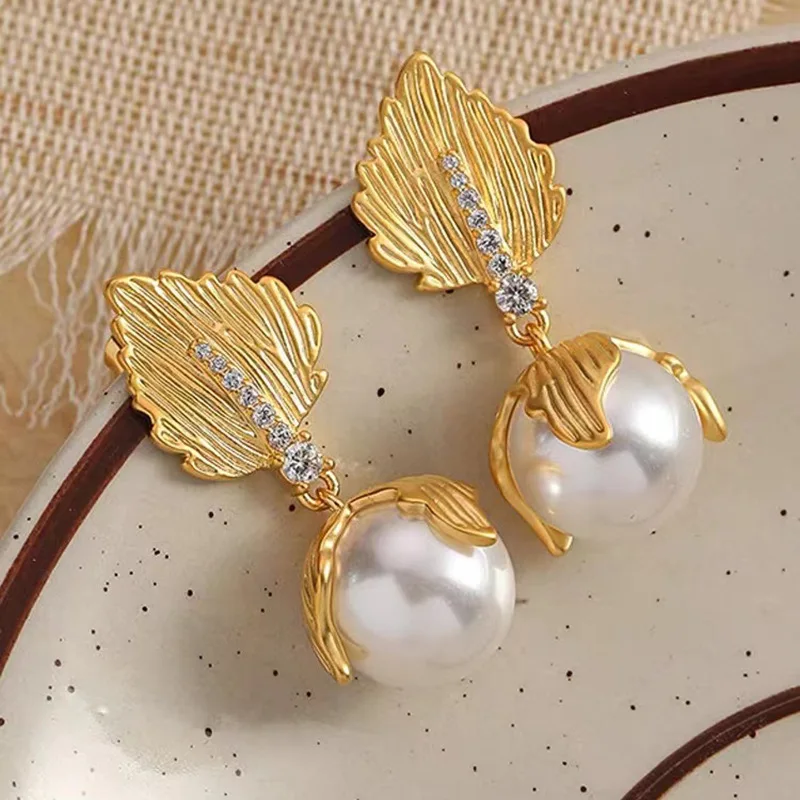 

New French Vintage Style Pearl Earrings 12mm Gold Leaves Elegant and Fashionable Style Hot Selling Single Item, Small and Simple