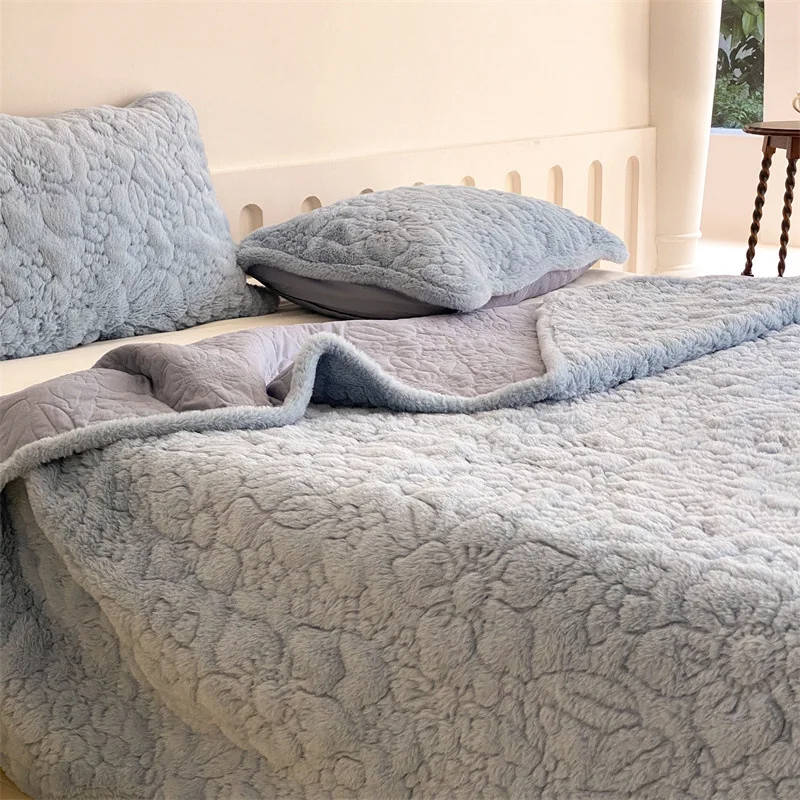 Quilted Autumn and Winter Warm Milk Velvet Bed Cover Three Piece Set of High Grade Wool Cotton Sheet Multifunctional Bed Sheet
Quilted Autumn and Winter Warm Milk Velvet Bed Cover Three Piece Set of High Grade Wool Cotton Sheet Multifunctional Bed Sheet