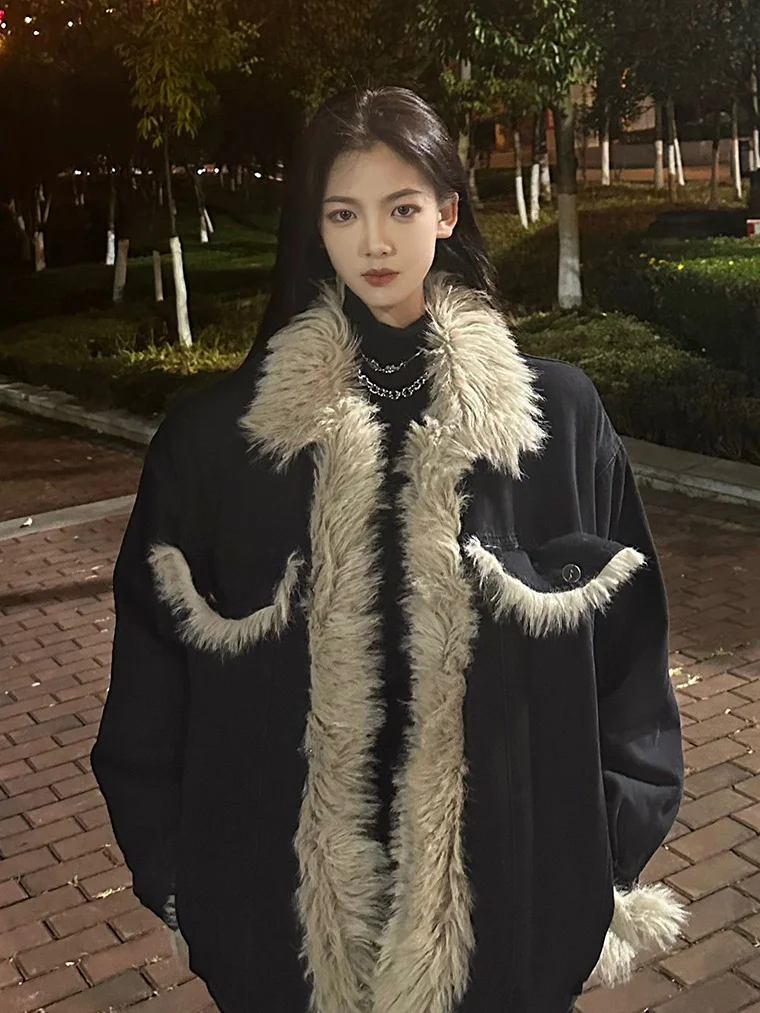 2023 Winter Women's Thickened Black Denim Jacket With Sheepskin Splice And Cotton Padding, Vintage Loose Coat For Warmth Style
2023 Winter Women's Thickened Black Denim Jacket With Sheepskin Splice And Cotton Padding, Vintage Loose Coat For Warmth Style