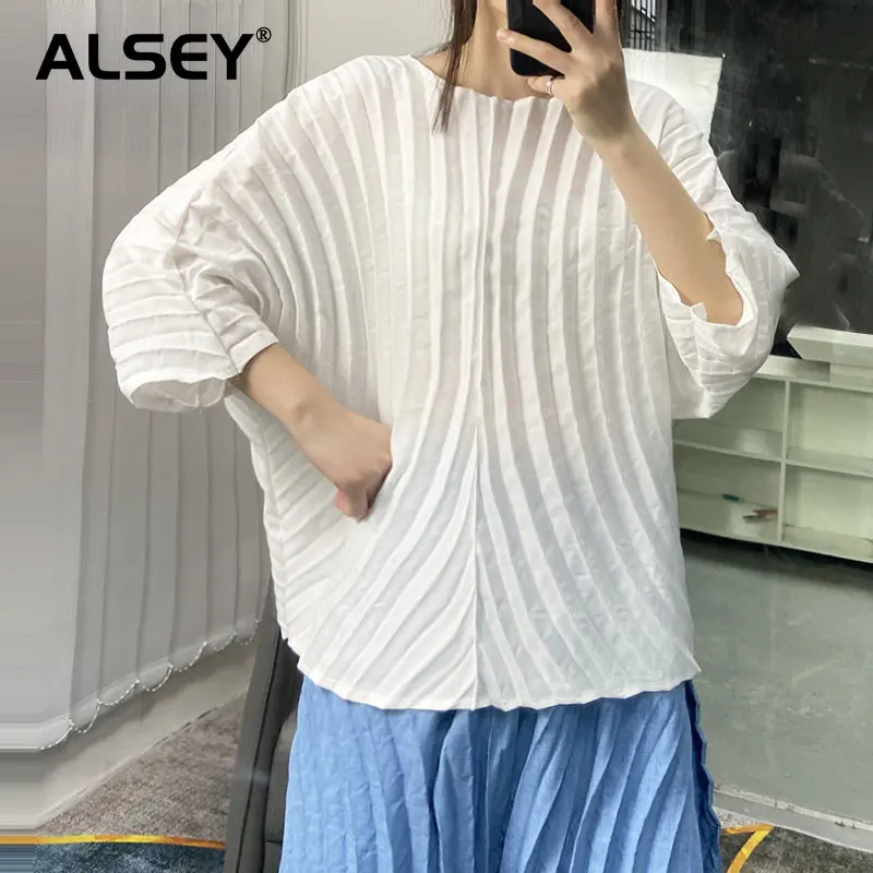ALSEY Miyake Pleated T-shirt Spring New Solid Color Round Neck Pullover Short Sleeve Men's Top Fold Fashion Trend Male T-shirts
ALSEY Miyake Pleated T-shirt Spring New Solid Color Round Neck Pullover Short Sleeve Men's Top Fold Fashion Trend Male T-shirts