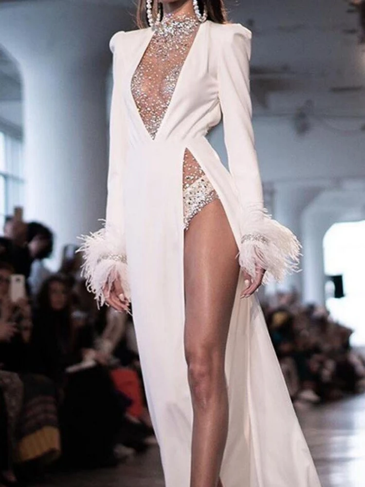 Women Long-Sleeved Feather Diamond High Split Dress Sexy Perspective Mesh Beading Long Dress Elegant Party Evening Club Dress
Women Long-Sleeved Feather Diamond High Split Dress Sexy Perspective Mesh Beading Long Dress Elegant Party Evening Club Dress