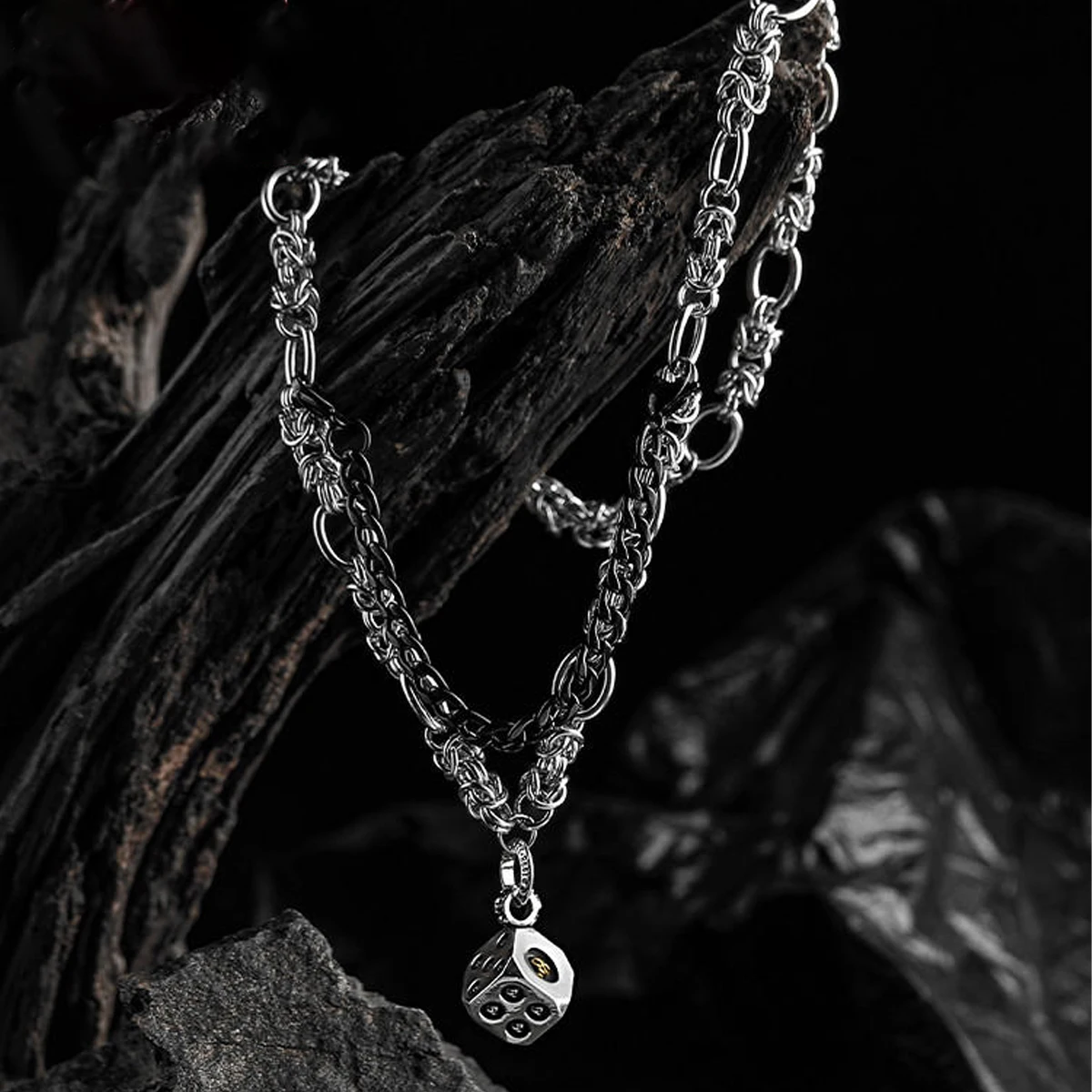 Men's all-match sieve titanium steel pendant necklace trendy design clavicle jewelry trendy brand gift sweater chain
Men's all-match sieve titanium steel pendant necklace trendy design clavicle jewelry trendy brand gift sweater chain