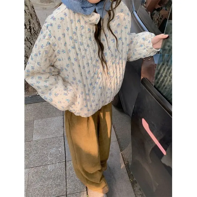 Sweet Small Floral Small Fresh Stand Collar Floral Thickened Cotton-padded Jacket Autumn and Winter Small Loose Cotton-padded Ja 
Sweet Small Floral Small Fresh Stand Collar Floral Thickened Cotton-padded Jacket Autumn and Winter Small Loose Cotton-padded Ja