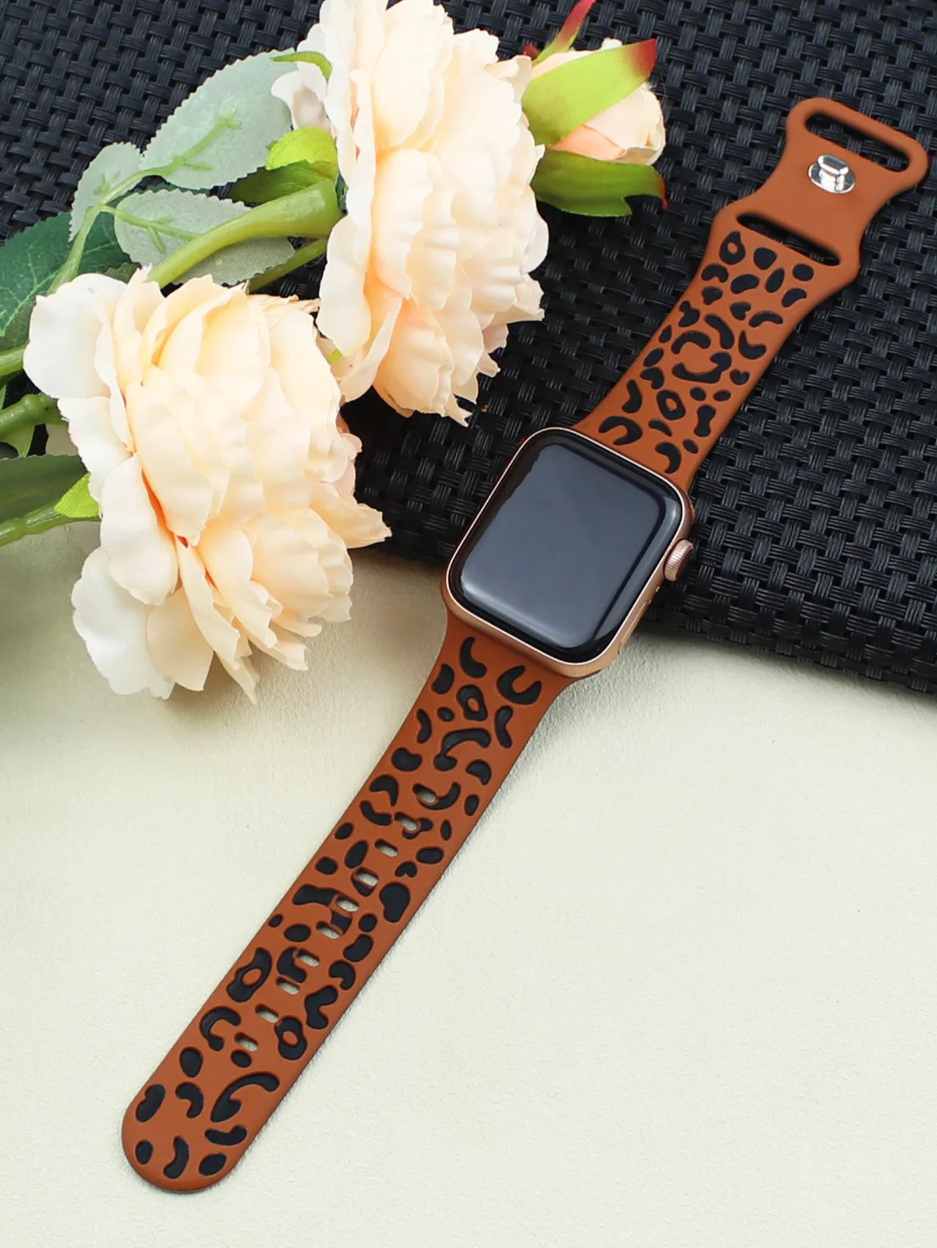 Silicone Strap for Apple Watch Band 49mm 45mm 44mm 41mm 40mm Leopard print Fashion Bracelet iWatch Series Ultra 2 9 8 7 6 5 SE
Silicone Strap for Apple Watch Band 49mm 45mm 44mm 41mm 40mm Leopard print Fashion Bracelet iWatch Series Ultra 2 9 8 7 6 5 SE