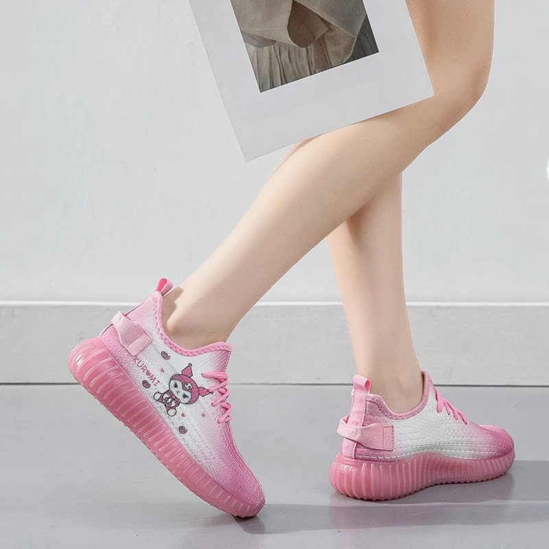 

Симпатичные Аниме кроссовки Sanrio Kawaii, милая мультяшная Kuromi, сетчатая дышащая Универсальная мягкая подошва, повседневная обувь, подарки для девочек