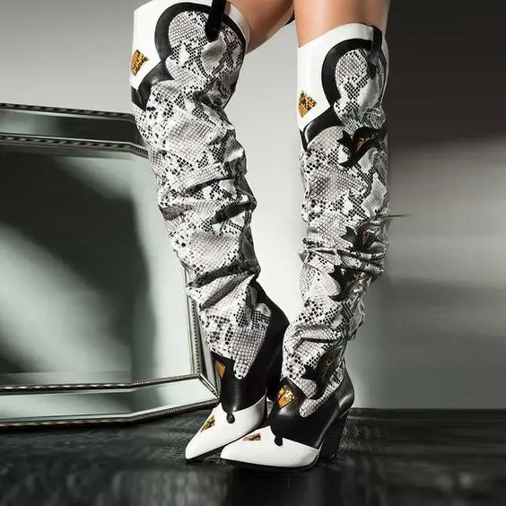 European Station Colored Slope Heel Pointed Fashion Show High Top Boots Winter Fashion Street Shooting Boots
European Station Colored Slope Heel Pointed Fashion Show High Top Boots Winter Fashion Street Shooting Boots