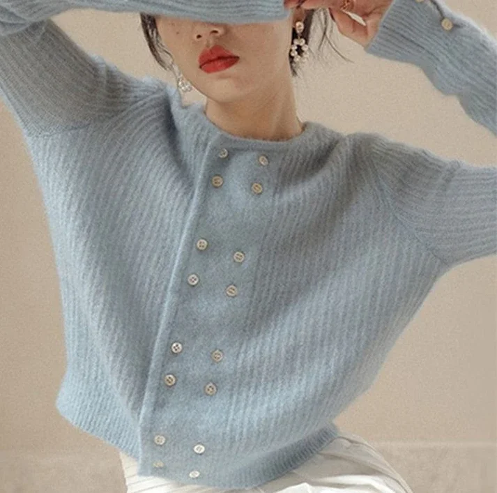 Smog Blue Double-breasted Knit Cardigan Women’s Short Coat in Autumn and Winter Retro Fashion Sweater Casual Coat
Smog Blue Double-breasted Knit Cardigan Women’s Short Coat in Autumn and Winter Retro Fashion Sweater Casual Coat