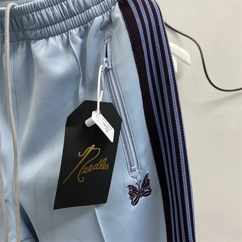 New Fasion Sky Blue Needles Sweatpants Men Women 2023ss Best Quality Narrow Sporty Stripes AWGE Track Pants Trousers Bermudas
New Fasion Sky Blue Needles Sweatpants Men Women 2023ss Best Quality Narrow Sporty Stripes AWGE Track Pants Trousers Bermudas