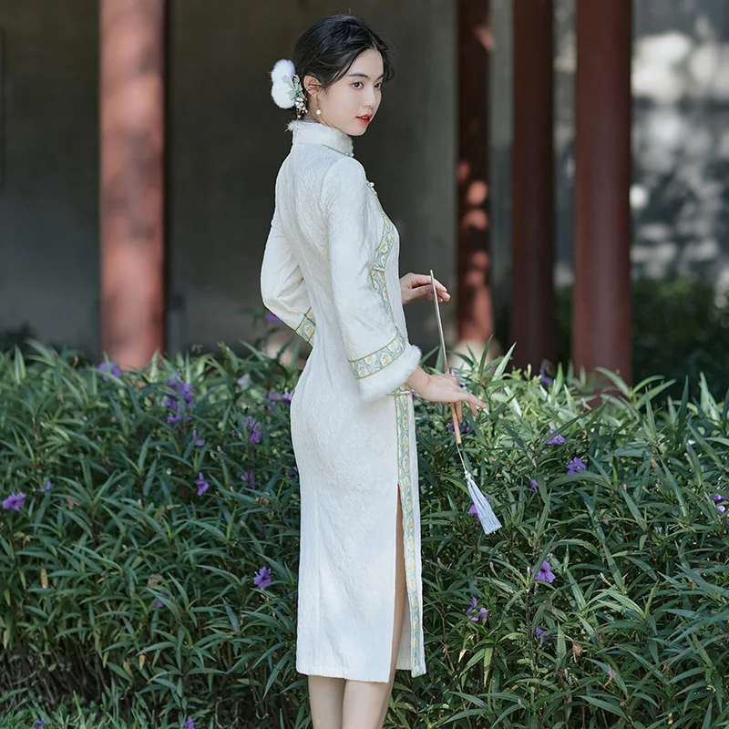 2023 New Year Winter Chenille Plus Velvet Long Cheongsam Chinese Traditional Vintage Elegant Evening Party Dress Qipao for Women
2023 New Year Winter Chenille Plus Velvet Long Cheongsam Chinese Traditional Vintage Elegant Evening Party Dress Qipao for Women
