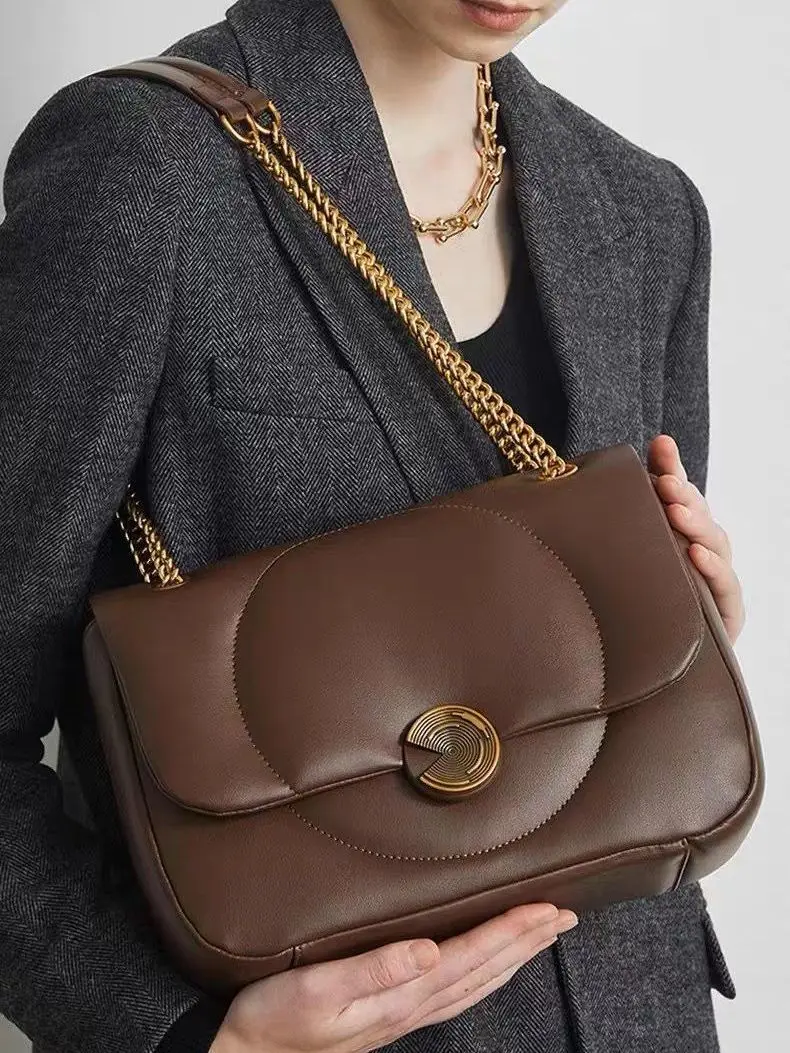 Autumn and Winter Women's Bag Small Design Bag Large Capacity One Shoulder Chain Bag Casual Crossbody Commuter Bag
Autumn and Winter Women's Bag Small Design Bag Large Capacity One Shoulder Chain Bag Casual Crossbody Commuter Bag