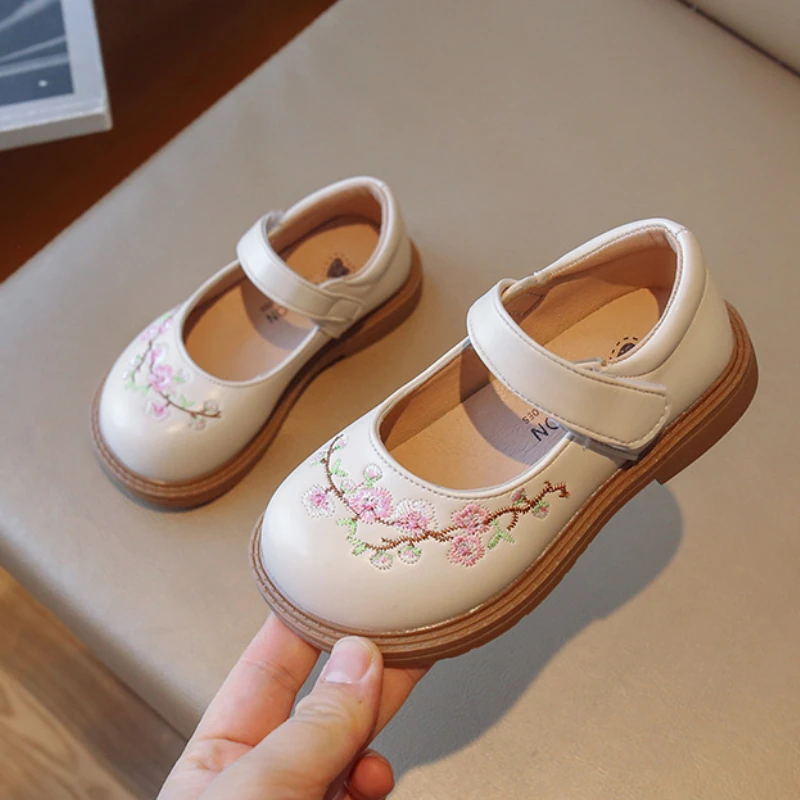 Toddlers Girls Vintage Leather Shoes Kids Mary Janes National Style Embroidery Flowers Children Princess Flats for Party Wedding
Toddlers Girls Vintage Leather Shoes Kids Mary Janes National Style Embroidery Flowers Children Princess Flats for Party Wedding