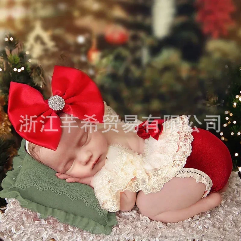Newborn Christmas Photography Set Baby Rhinestone Butterfly Knot Hair Band Lace Harper 2-piece Photography Prop Set
Newborn Christmas Photography Set Baby Rhinestone Butterfly Knot Hair Band Lace Harper 2-piece Photography Prop Set