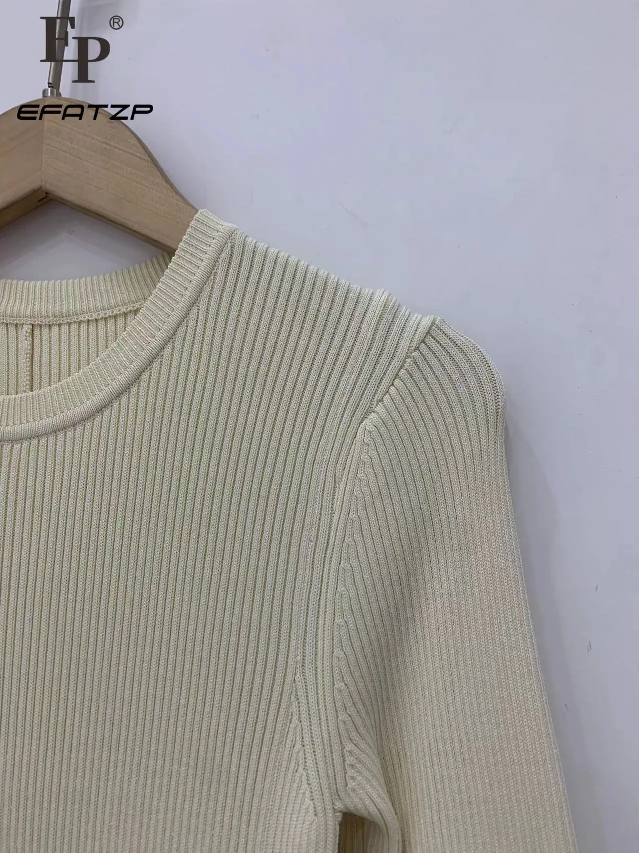 EFATZP Women Metal Diagonal Buckle Mid-Length Dress Spring 2024 New Lady O-Neck Long Sleeve Thread Slit Hem Slim Long Robe
EFATZP Women Metal Diagonal Buckle Mid-Length Dress Spring 2024 New Lady O-Neck Long Sleeve Thread Slit Hem Slim Long Robe