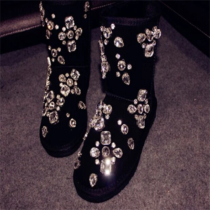Original design leather snow boots Pearl diamond-inlaid cowhide handmade snow boots mid-tube with velvet women's boots 35-40
Original design leather snow boots Pearl diamond-inlaid cowhide handmade snow boots mid-tube with velvet women's boots 35-40