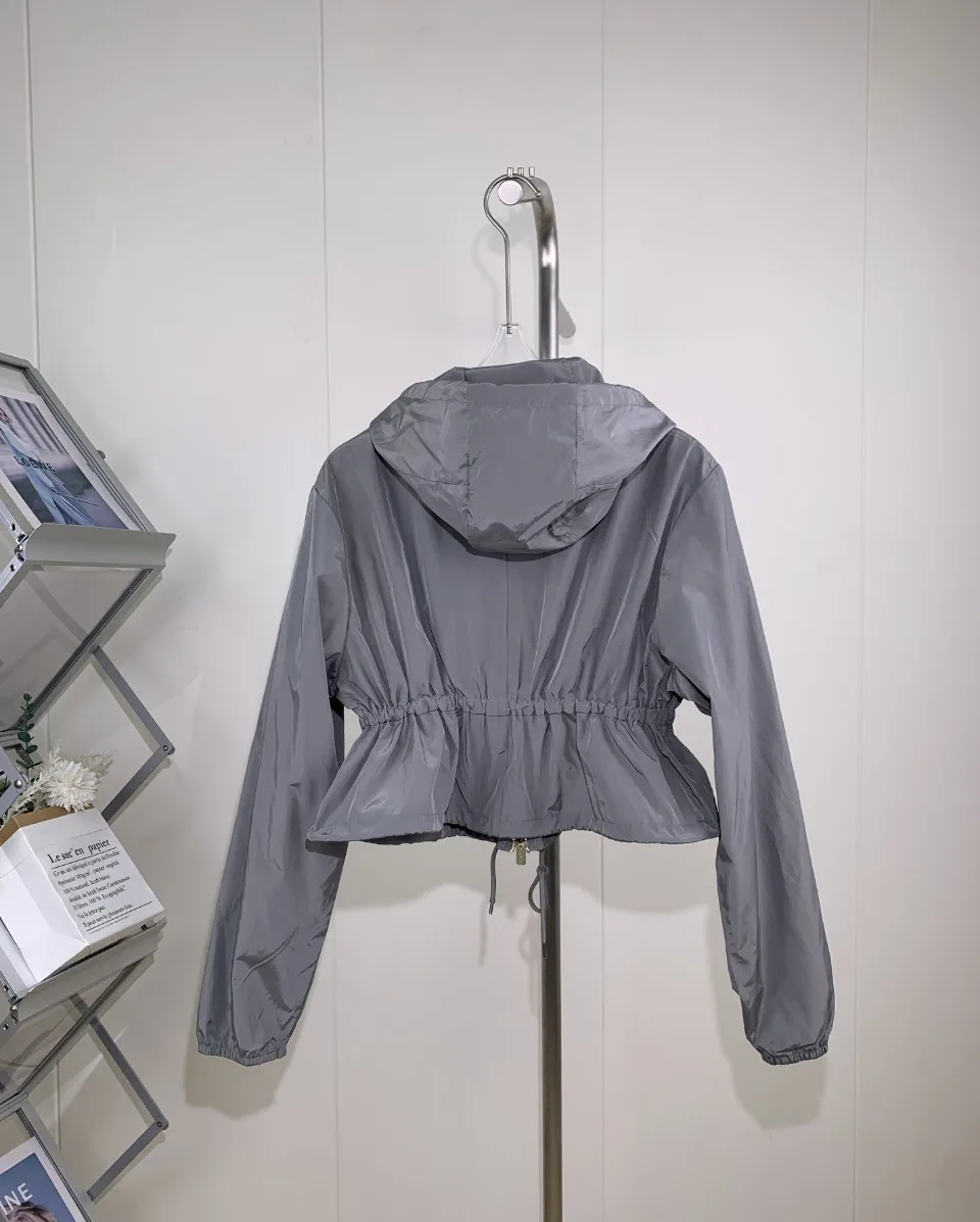 2023 New Women's Sunscreen Coat Pocket Patchwork Hat Zipper Elastic Waist Advanced Sense Of Short Jacket
2023 New Women's Sunscreen Coat Pocket Patchwork Hat Zipper Elastic Waist Advanced Sense Of Short Jacket