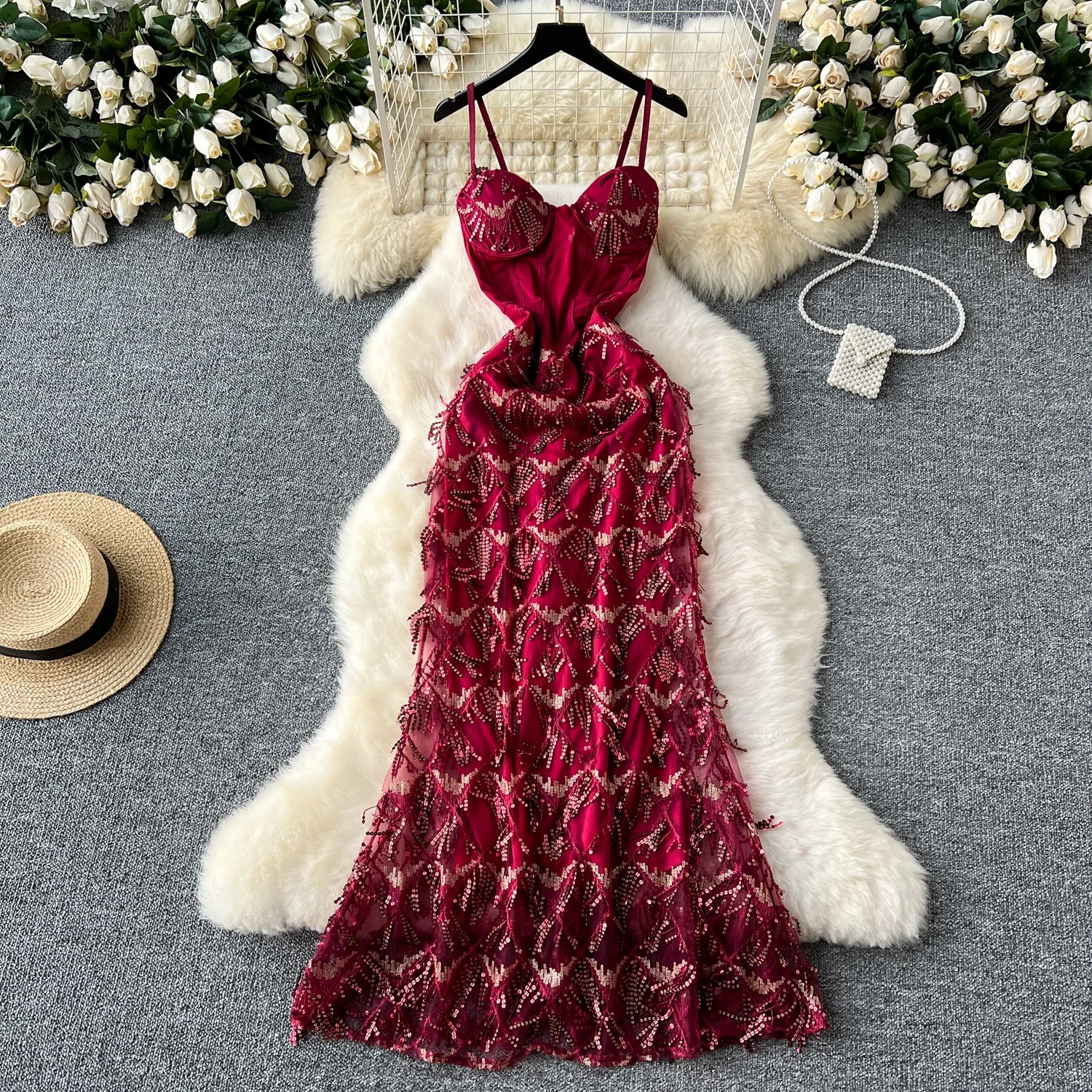 Женское сексуальное Сетчатое платье Clothland с блестками, красное, черное, с регулируемым ремешком, без рукавов, с открытой спиной, женское платье макси, платье QD659
Женское сексуальное Сетчатое платье Clothland с блестками, красное, черное, с регулируемым ремешком, без рукавов, с открытой спиной, женское платье макси, платье QD659