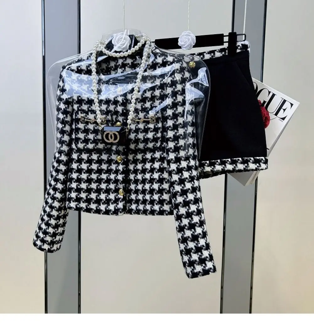 Women's Two Piece Skirt Set for Spring New Short Jacket With Wide Leg Shorts Two-Piece Short Suit
Women's Two Piece Skirt Set for Spring New Short Jacket With Wide Leg Shorts Two-Piece Short Suit