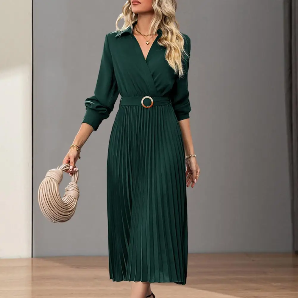 This dress has a waist-cinching design, which can well show off your waist curve and make you more attractive.
This dress has a waist-cinching design, which can well show off your waist curve and make you more attractive.