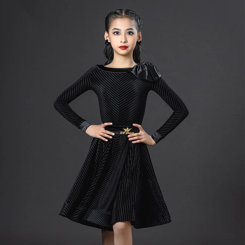 Черное бархатное платье для латиноамериканских танцев, костюм с длинным рукавом для выступлений, детская одежда для бальных танцев, сценического танца, боди, юбка VDB7167
Черное бархатное платье для латиноамериканских танцев, костюм с длинным рукавом для выступлений, детская одежда для бальных танцев, сценического танца, боди, юбка VDB7167