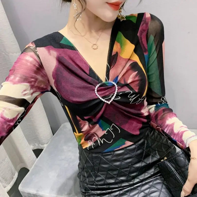 

Sexy V-Neck Printed Spliced Folds Gauze T-Shirts Women's Clothing 2024 Spring Summer New Slim Korean Tops Office Lady Tee Shir