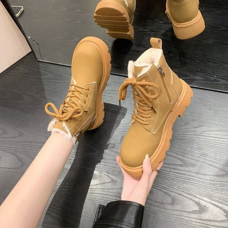 Korean version lace-up Martens 2024 new fashion thick heel thick sole English winter plus cashmere and cotton boots
Korean version lace-up Martens 2024 new fashion thick heel thick sole English winter plus cashmere and cotton boots