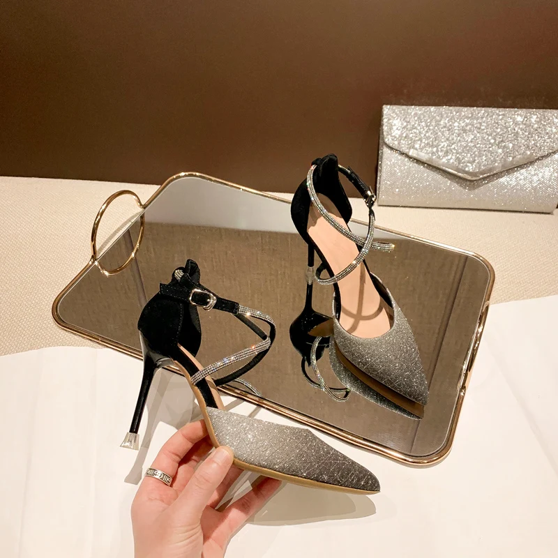 Baotou Sandals Women's New Hollow Crystal Chain Pointed Gradient High Heels Sexy Thin Heel Banquet Shoes
Baotou Sandals Women's New Hollow Crystal Chain Pointed Gradient High Heels Sexy Thin Heel Banquet Shoes