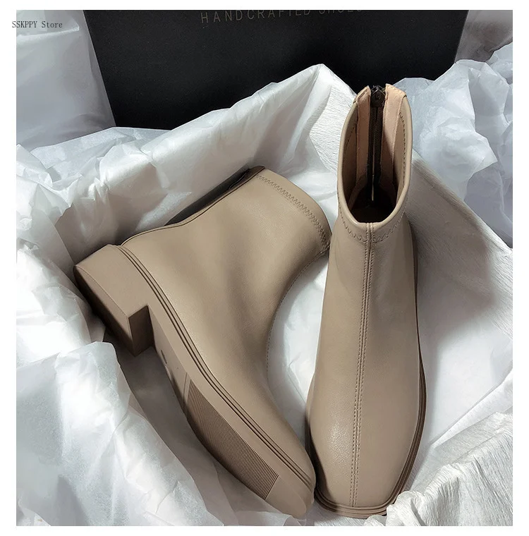 2021 Autumn and Winter New Flat Elastic Boots Simple Casual winter Boots Square Toe Thick Bottom Comfortable Short Boots Women
2021 Autumn and Winter New Flat Elastic Boots Simple Casual winter Boots Square Toe Thick Bottom Comfortable Short Boots Women