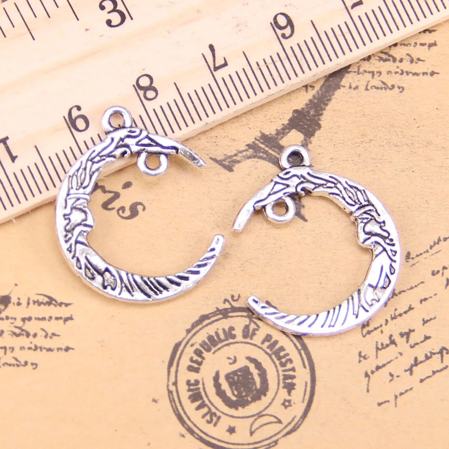 54pcs Jewelry Charms moon face 26x21mm Antique Silver Plated Pendants Making DIY Handmade Tibetan Silver Jewelry
54pcs Jewelry Charms moon face 26x21mm Antique Silver Plated Pendants Making DIY Handmade Tibetan Silver Jewelry