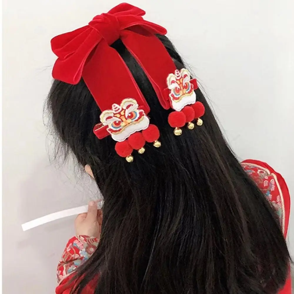 Festive Sweet Bell Tassel Bow Tiger Cat Chinese Style Hair Clip Red Bangs Clip Girl Hair Accessories New Year Hairpin
Festive Sweet Bell Tassel Bow Tiger Cat Chinese Style Hair Clip Red Bangs Clip Girl Hair Accessories New Year Hairpin