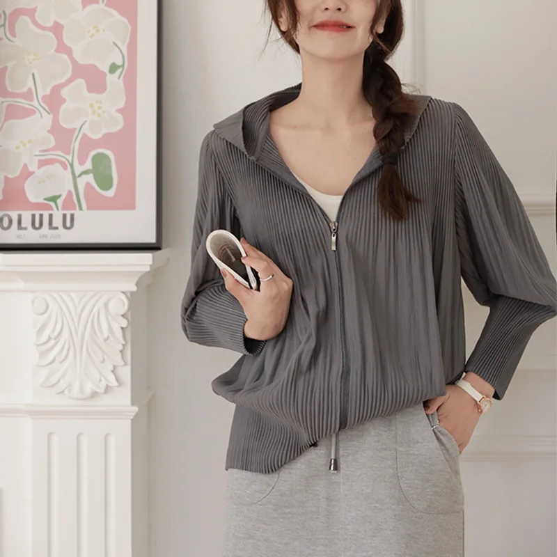 Модная плиссированная Толстовка Miyake на молнии, Женский Повседневный Универсальный Высококачественный кардиган, осенний Топ с длинным рукавом, женская одежда
Модная плиссированная Толстовка Miyake на молнии, Женский Повседневный Универсальный Высококачественный кардиган, осенний Топ с длинным рукавом, женская одежда