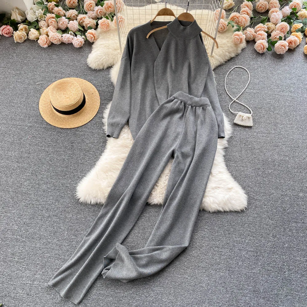 Medium length loose temperament coat, high neck vest, women's underwear, knitted pants, three piece suit 
Medium length loose temperament coat, high neck vest, women's underwear, knitted pants, three piece suit