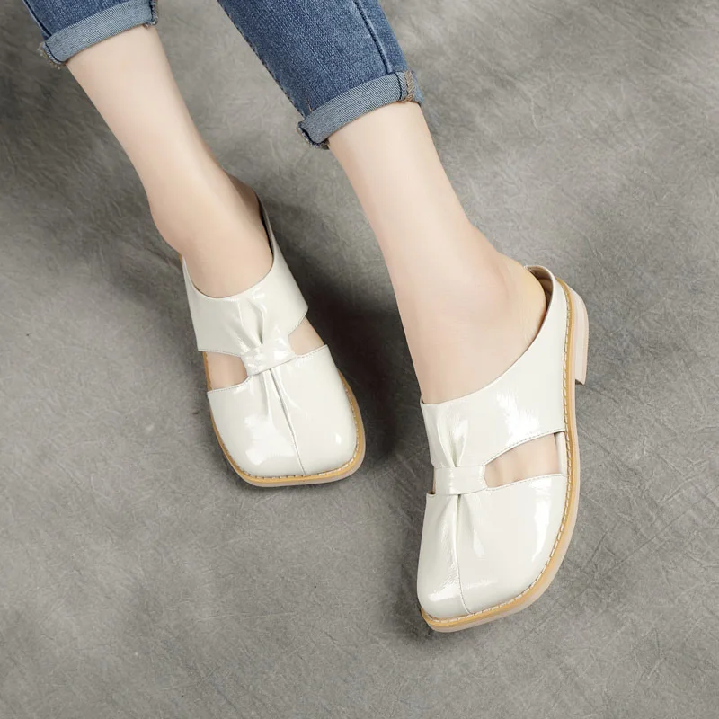 Genuine Leather Quality Patent Leather Glossy Closed Toe Sandals Fashionable Square Toe Flat Trailer First Layer Cowhide Flip
Genuine Leather Quality Patent Leather Glossy Closed Toe Sandals Fashionable Square Toe Flat Trailer First Layer Cowhide Flip