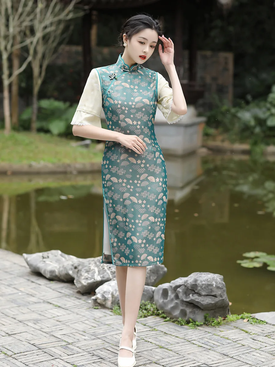 Elegant Mandarin Collar Beaded Lace Trim Half Sleeve Satin Cheongsam Women Sexy Chinese Traditional Handmade Buttons Qipao
Elegant Mandarin Collar Beaded Lace Trim Half Sleeve Satin Cheongsam Women Sexy Chinese Traditional Handmade Buttons Qipao