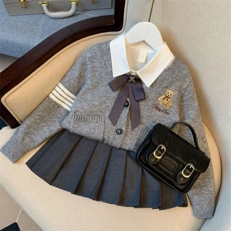 Autumn New Cardigan Top Pleated Skirt Clothes 2023 Girls' JK Uniform Set Girls College Style Three Piece Children's Knitted Coat
Autumn New Cardigan Top Pleated Skirt Clothes 2023 Girls' JK Uniform Set Girls College Style Three Piece Children's Knitted Coat
