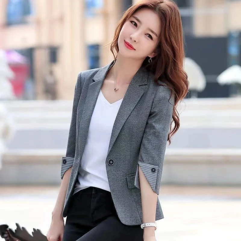 Women Blazer 2023 New Korean Spring Summer Fashion Three-Quarter Sleeve Office Ladies Suit Casual Short Blazer Coat Female Outer
Women Blazer 2023 New Korean Spring Summer Fashion Three-Quarter Sleeve Office Ladies Suit Casual Short Blazer Coat Female Outer