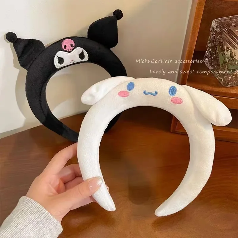 Повязка на голову с ушками Sanrio Kuromi женская, милая лента для волос с милой мелодией, мягкая плюшевая заколка для девочек, детский подарок на Рождество
Повязка на голову с ушками Sanrio Kuromi женская, милая лента для волос с милой мелодией, мягкая плюшевая заколка для девочек, детский подарок на Рождество