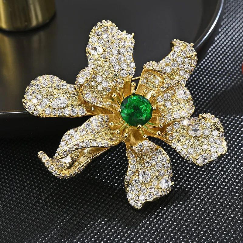 

Noble and Luxurious Pavé Cubic Zirconia Diamond Flower Women's Brooch Wedding Banquet Jewelry Free Shipping