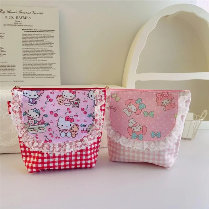Sanrio HelloKitty My melody cute cartoon girl heart new student cosmetics storage high-value portable large-capacity clutch bag
Sanrio HelloKitty My melody cute cartoon girl heart new student cosmetics storage high-value portable large-capacity clutch bag