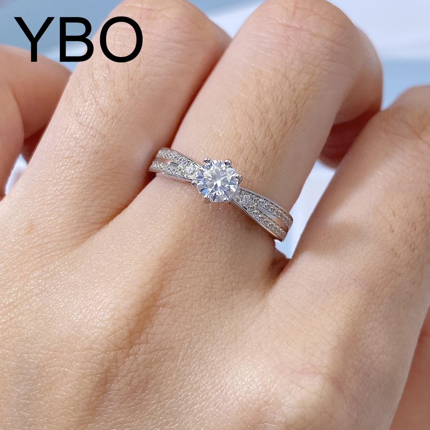 YBO 0.5ct Moissanite Diamond D Color Rings For Women 100% 925 Sterling Silver Fine Jewelry Bridal Girls Engagement Wedding Bands
YBO 0.5ct Moissanite Diamond D Color Rings For Women 100% 925 Sterling Silver Fine Jewelry Bridal Girls Engagement Wedding Bands