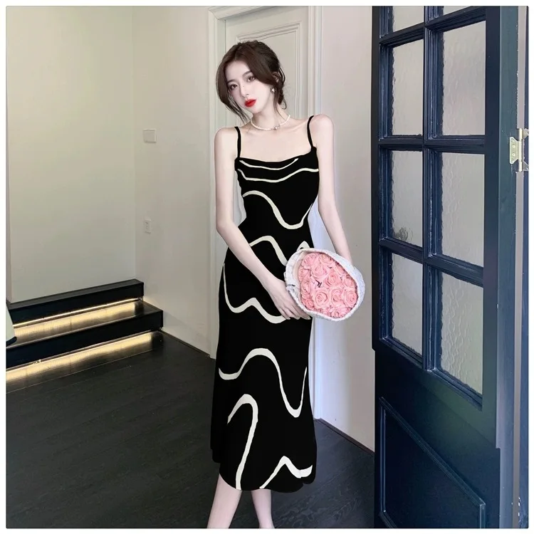 French contrasting color camisole dress, summer slim fit and slimming knit wrap skirt
French contrasting color camisole dress, summer slim fit and slimming knit wrap skirt