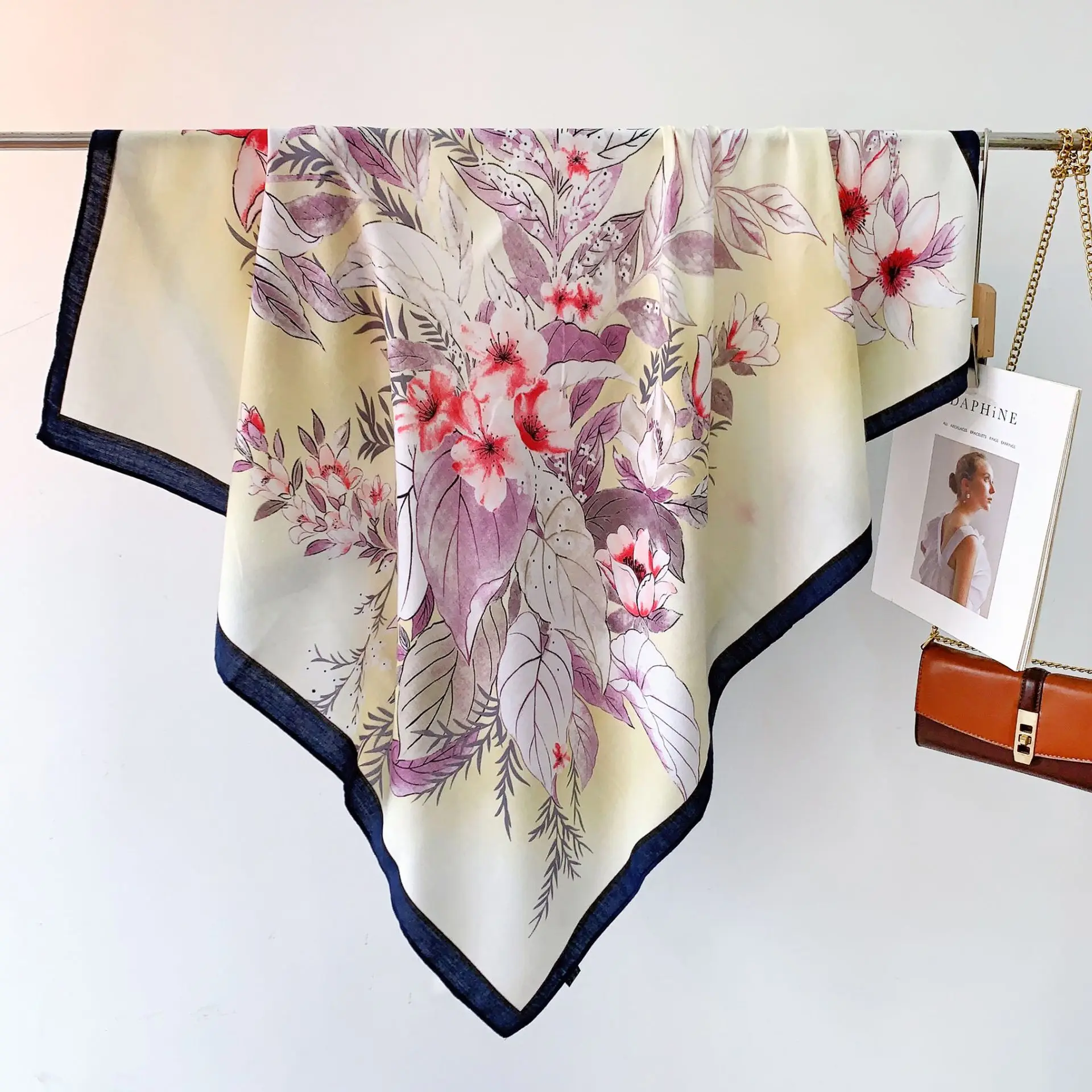 110 см плюс Модный Шелковый шарф для женщин роскошное растение джунглей саржа принт маленький квадратный шарф новый дизайн женская накидка головной шарф хиджаб
110 см плюс Модный Шелковый шарф для женщин роскошное растение джунглей саржа принт маленький квадратный шарф новый дизайн женская накидка головной шарф хиджаб