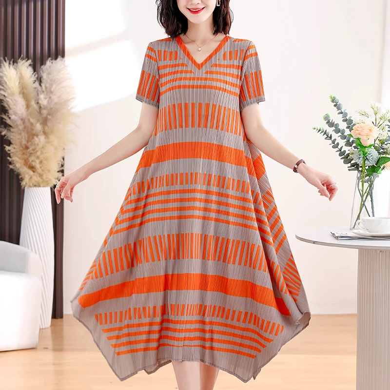 Sanzhai Pleated Magic Dress 2024 Summer Short sleeved V-neck Short sleeved Striped Print Super Slim Fit Pullover Midlength Dress
Sanzhai Pleated Magic Dress 2024 Summer Short sleeved V-neck Short sleeved Striped Print Super Slim Fit Pullover Midlength Dress