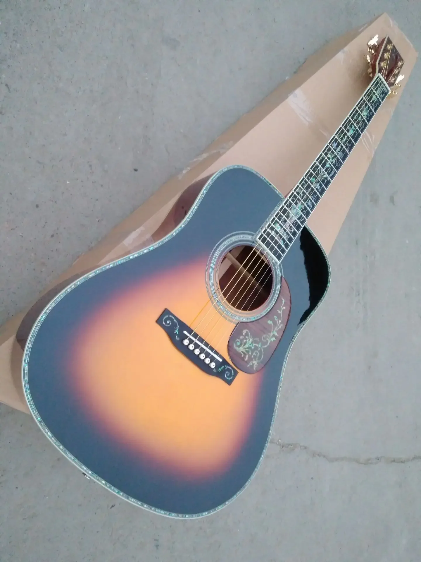 free shipping AAAA all solid custom cocobolo wood dreadnought body HD28 fancy abalone sunburst acoustic electric guitar
free shipping AAAA all solid custom cocobolo wood dreadnought body HD28 fancy abalone sunburst acoustic electric guitar