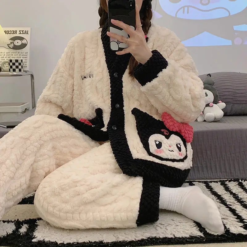 Sanrio Kuromi Cinnamoroll мультфильм аниме кавайная Пижама коралловый флис сохраняет тепло утепленный кардиган с длинными рукавами костюм спортивный костюм 2023
Sanrio Kuromi Cinnamoroll мультфильм аниме кавайная Пижама коралловый флис сохраняет тепло утепленный кардиган с длинными рукавами костюм спортивный костюм 2023