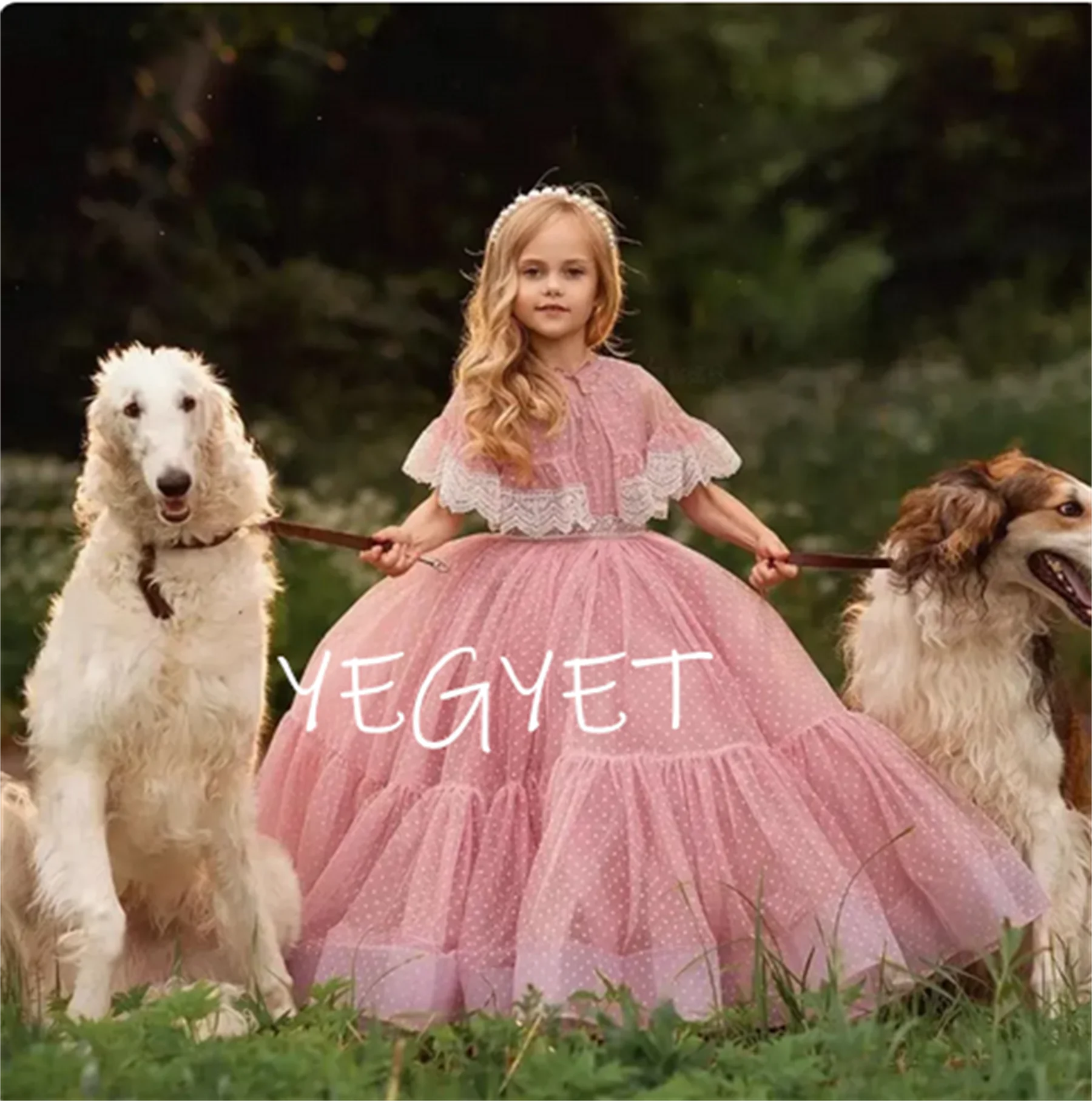 Pink Luxury Flower Girls Dresses 2023 Point Tulle Puffy Kids Wedding Party Dress With Cape A-Line Long Girl Princess Gowns
Pink Luxury Flower Girls Dresses 2023 Point Tulle Puffy Kids Wedding Party Dress With Cape A-Line Long Girl Princess Gowns