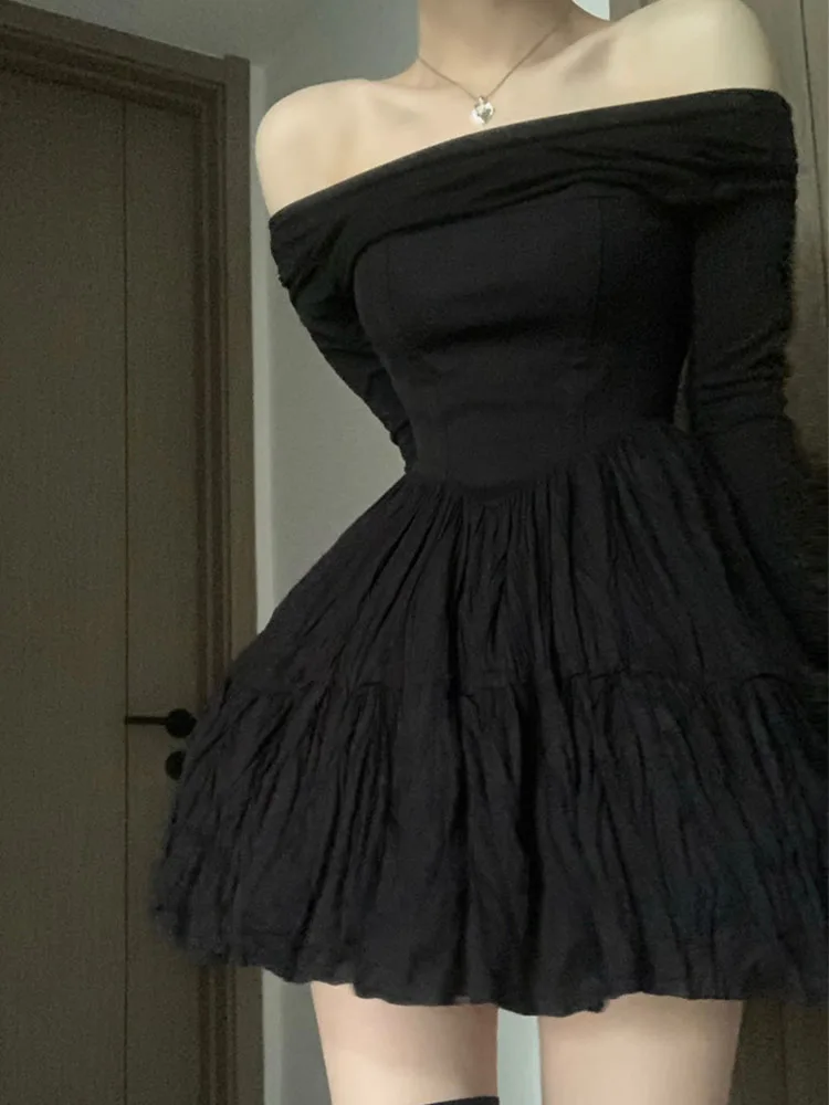 

Мини-платья с открытыми плечами, женское черное пикантное короткое платье с воротником-лодочкой, женское элегантное Плиссированное Платье из искусственной кожи во французском стиле