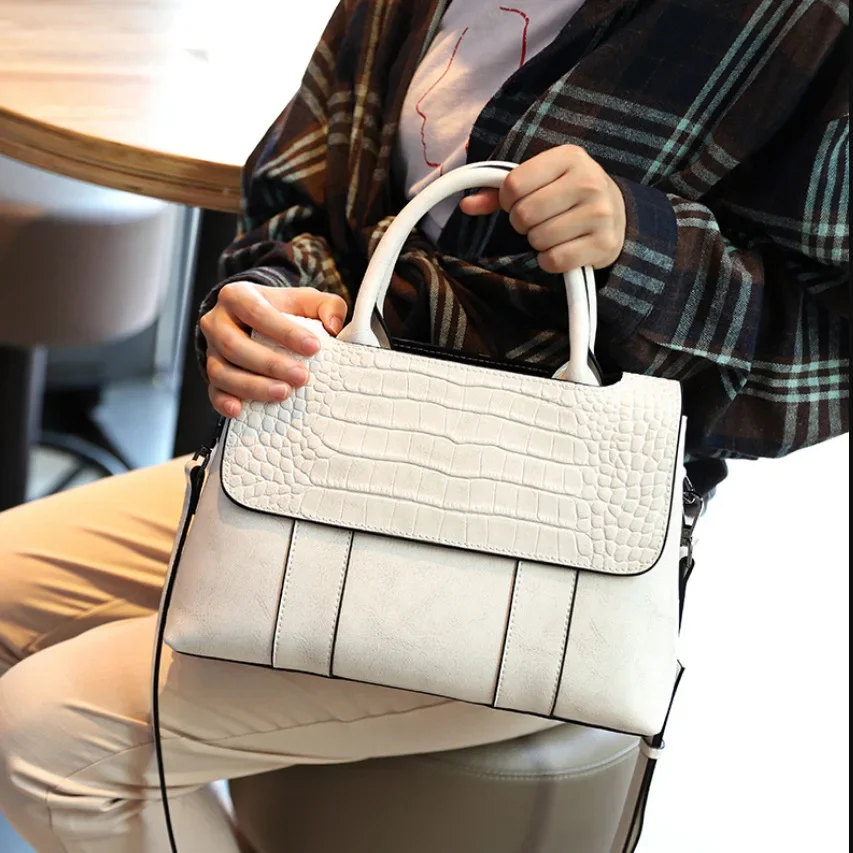 Fashion Exquisite Shopping Bag Retro Casual Women Totes Shoulder Bags Female Leather Solid Color Chain Handbags for Women Bolso
Fashion Exquisite Shopping Bag Retro Casual Women Totes Shoulder Bags Female Leather Solid Color Chain Handbags for Women Bolso