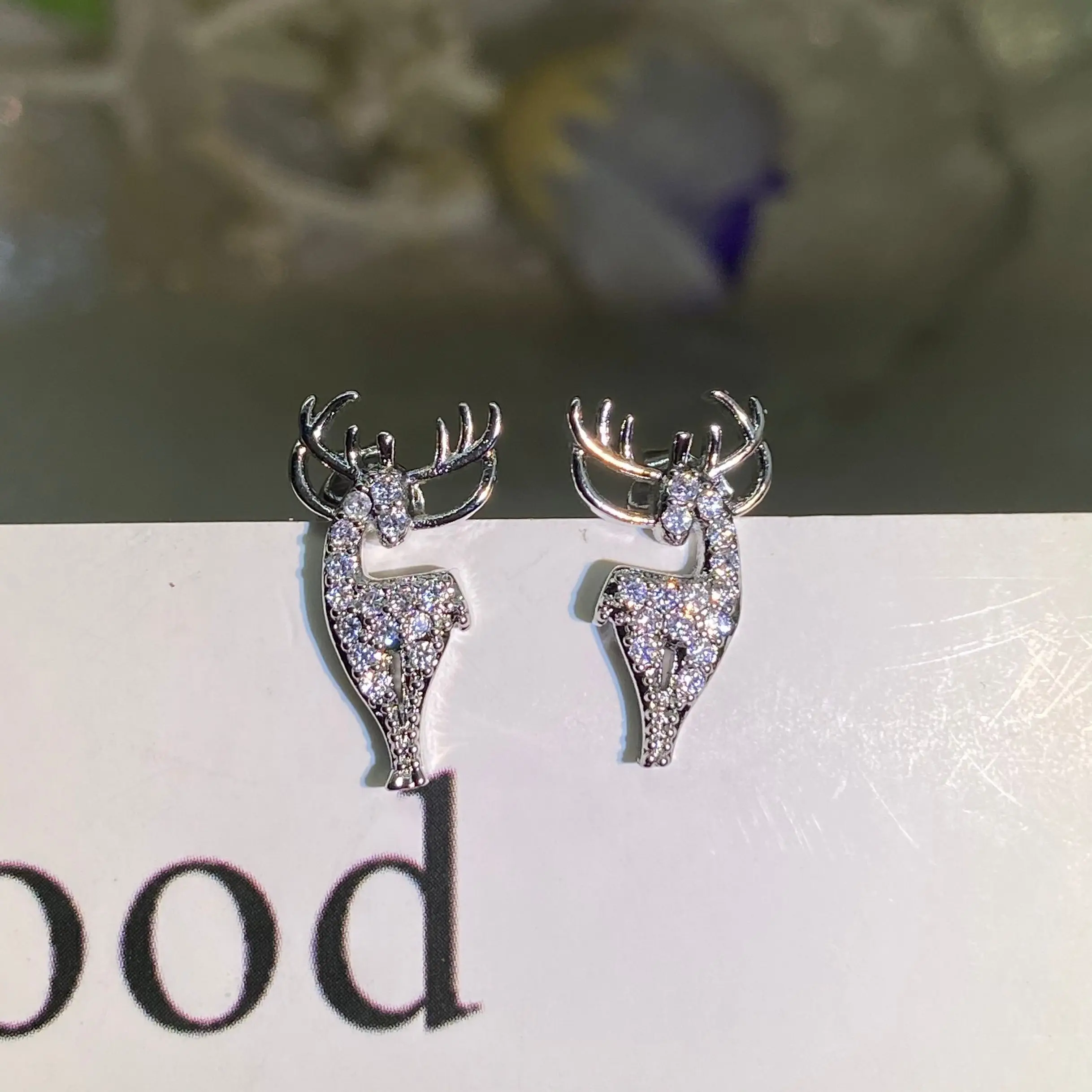 2022 NEW Trend Fawn Full of Diamonds Earring For Women S925 Silver Crystal Zircon Engagement Wedding Gift Jewelry Accessories
2022 NEW Trend Fawn Full of Diamonds Earring For Women S925 Silver Crystal Zircon Engagement Wedding Gift Jewelry Accessories